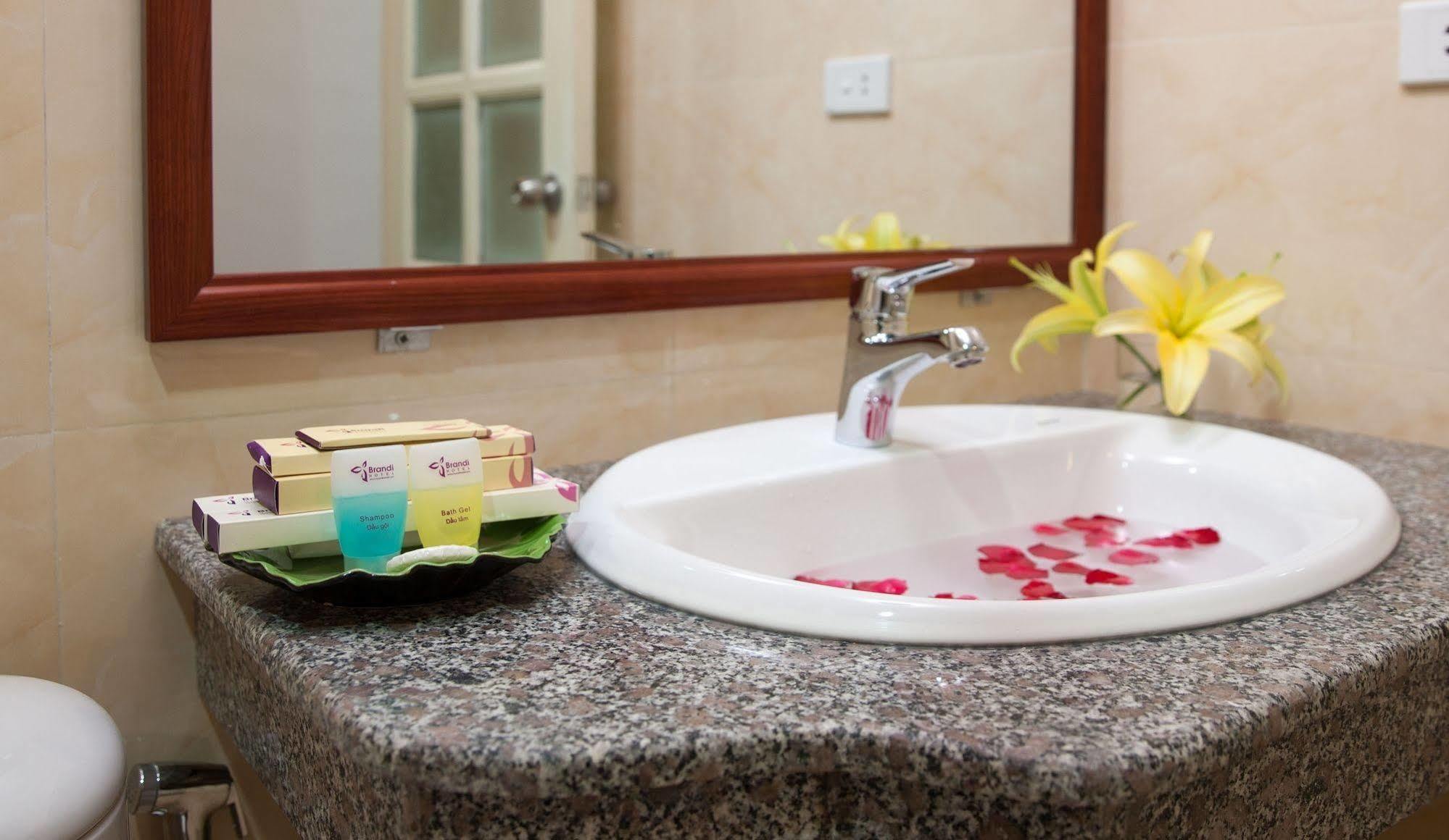 Tu Sakura Hotel Hanoi Buitenkant foto