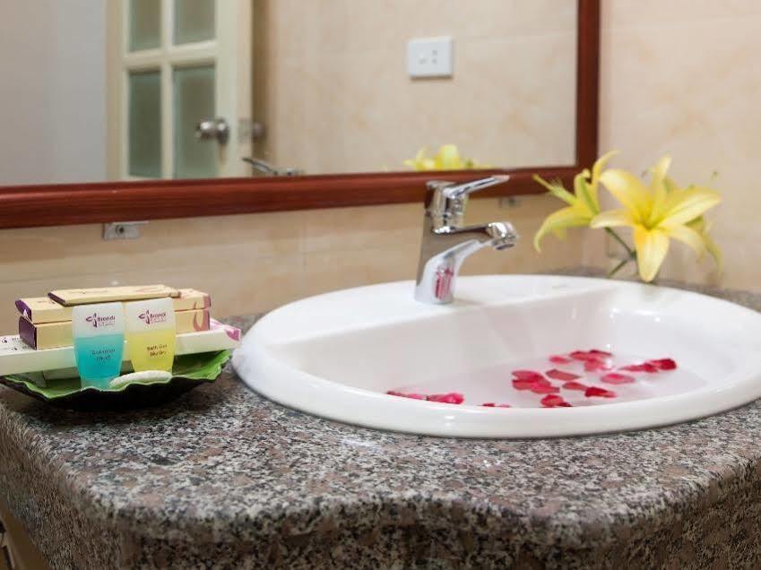 Tu Sakura Hotel Hanoi Buitenkant foto