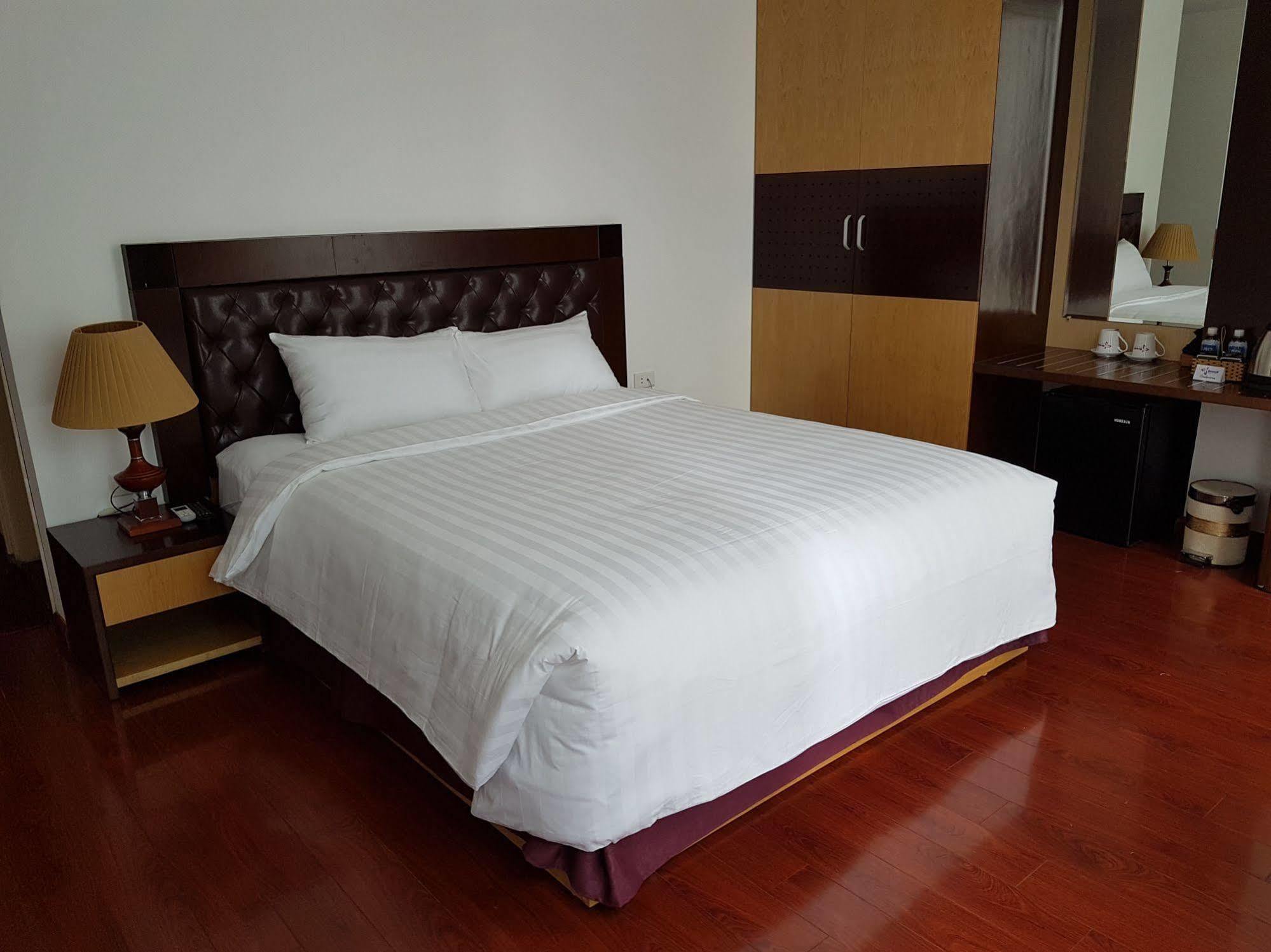 Tu Sakura Hotel Hanoi Buitenkant foto