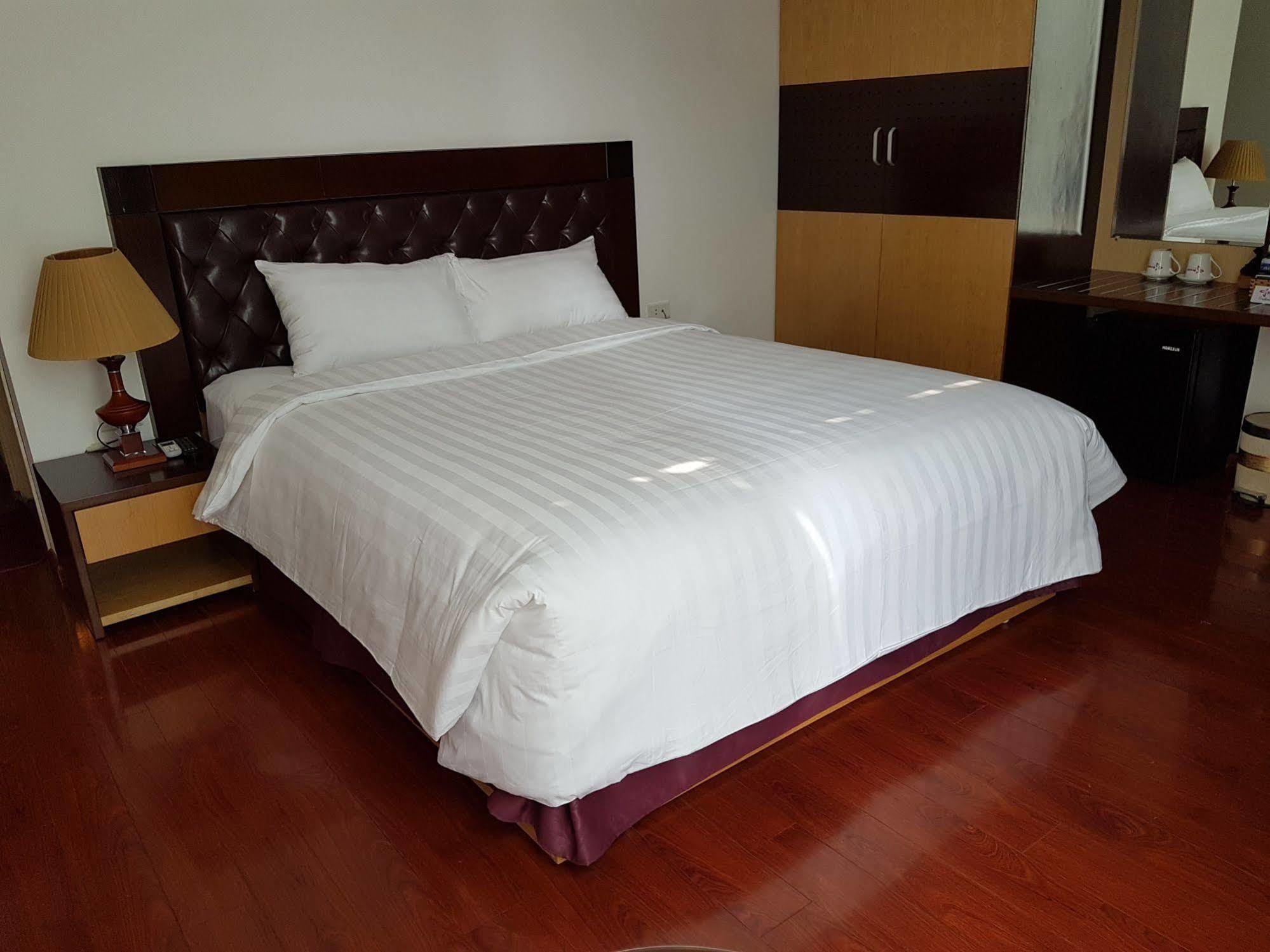 Tu Sakura Hotel Hanoi Buitenkant foto