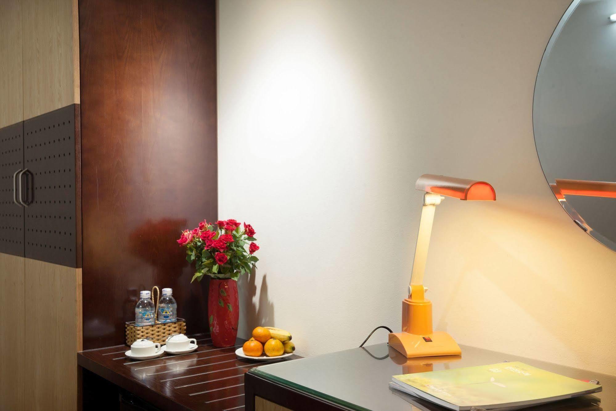 Tu Sakura Hotel Hanoi Buitenkant foto